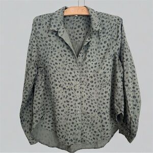 Cloth & Stone Army Green Leopard Print Button-Up Shirt Size L